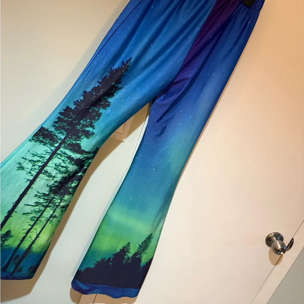 NWOT Blue and Green Tree Print Leggings - Picture 3 of 5